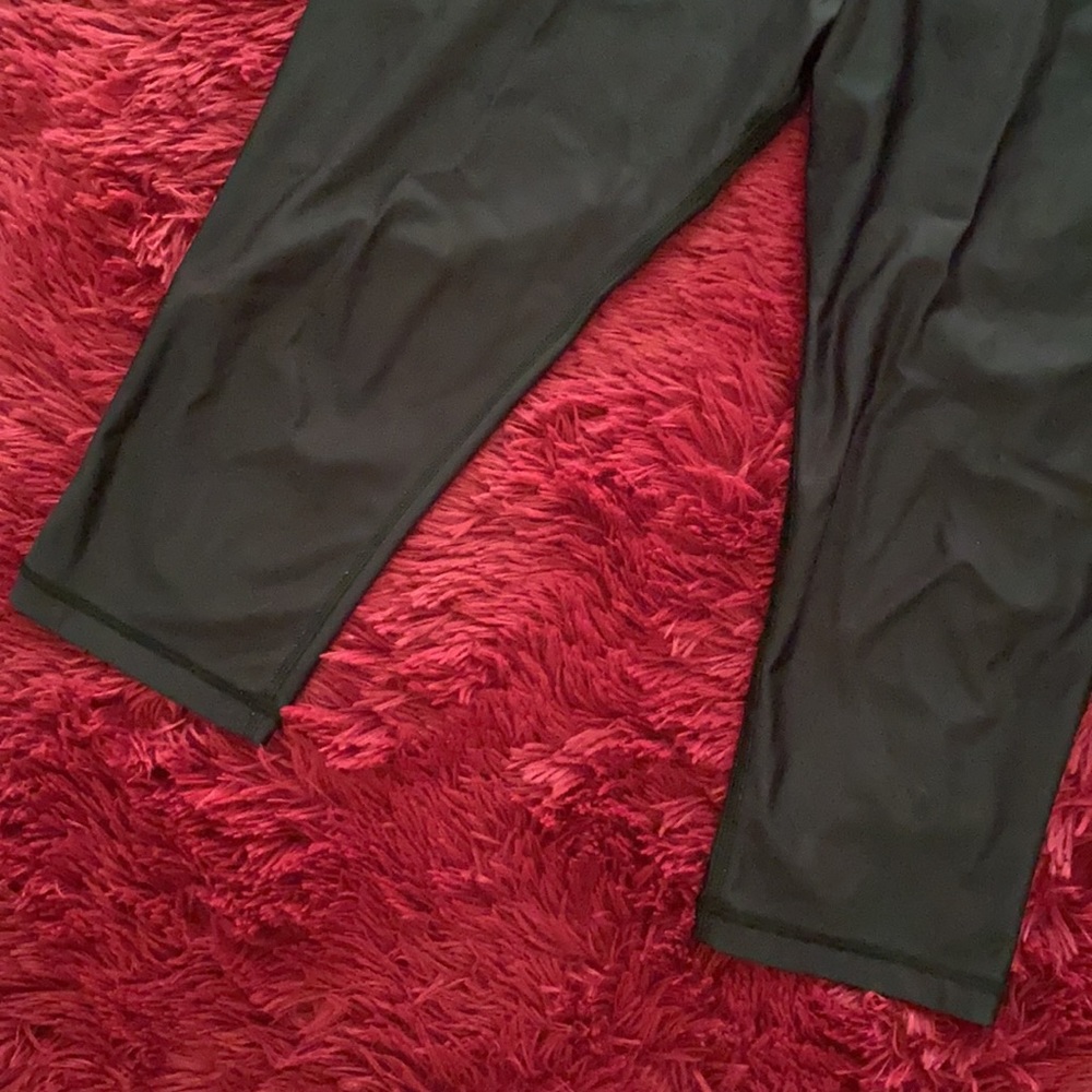 Under Armour compression capris black leggings - Picture 3 of 15